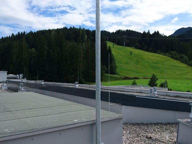 Installation with a gland