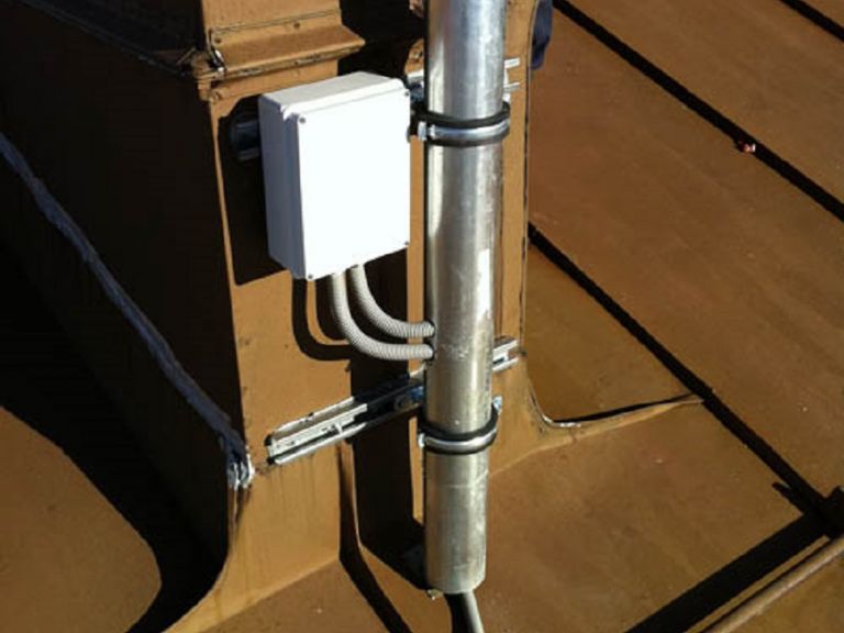 Power supply unit installed outside in weatherproof housing